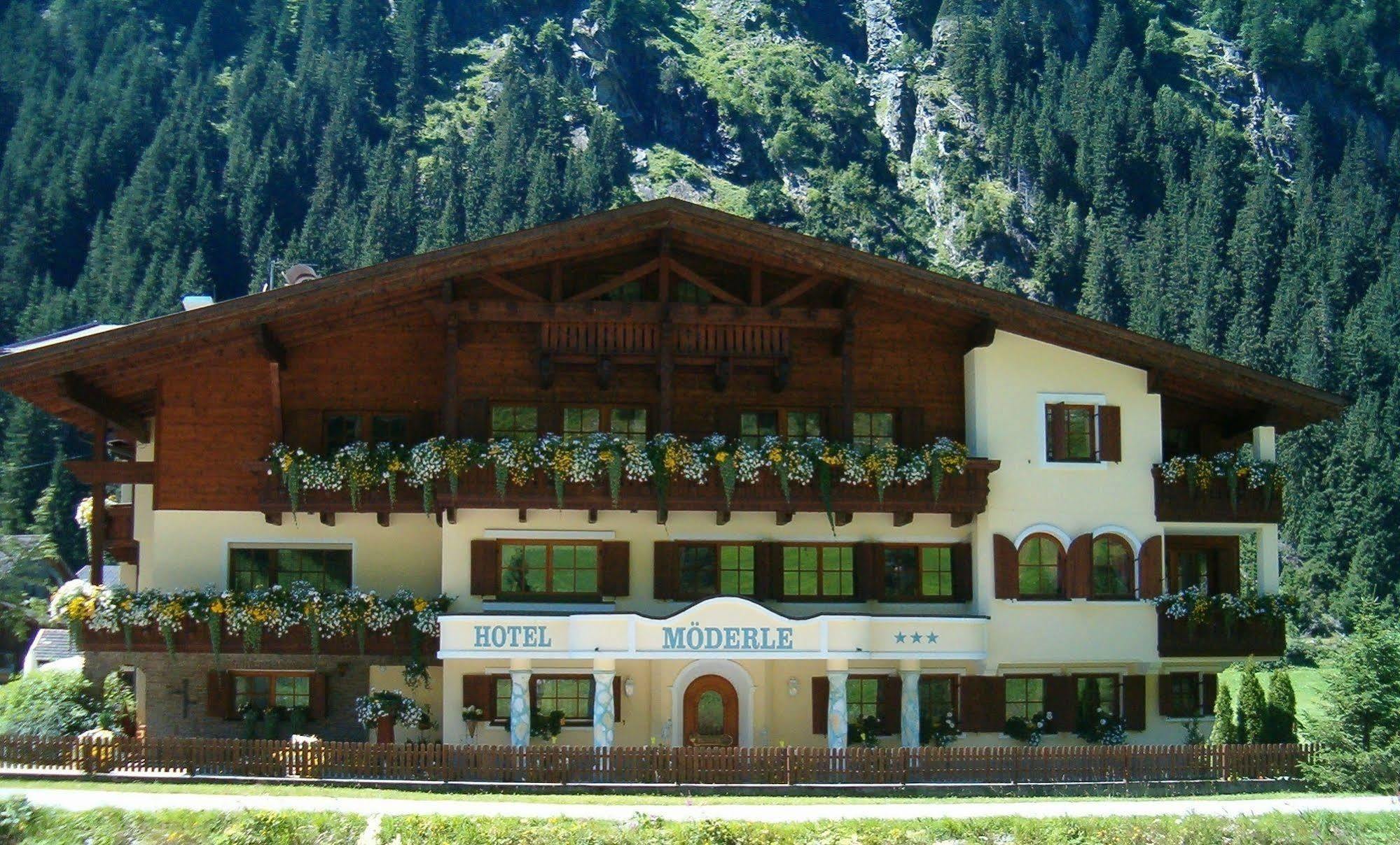 Hotel Moderle Sankt Leonhard im Pitztal Bagian luar foto